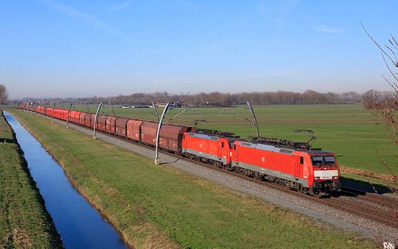 DB234933
