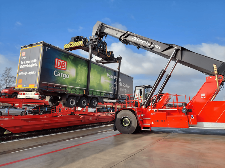 A reach stacker tranships a trailer at the Automotive Logistics Centre