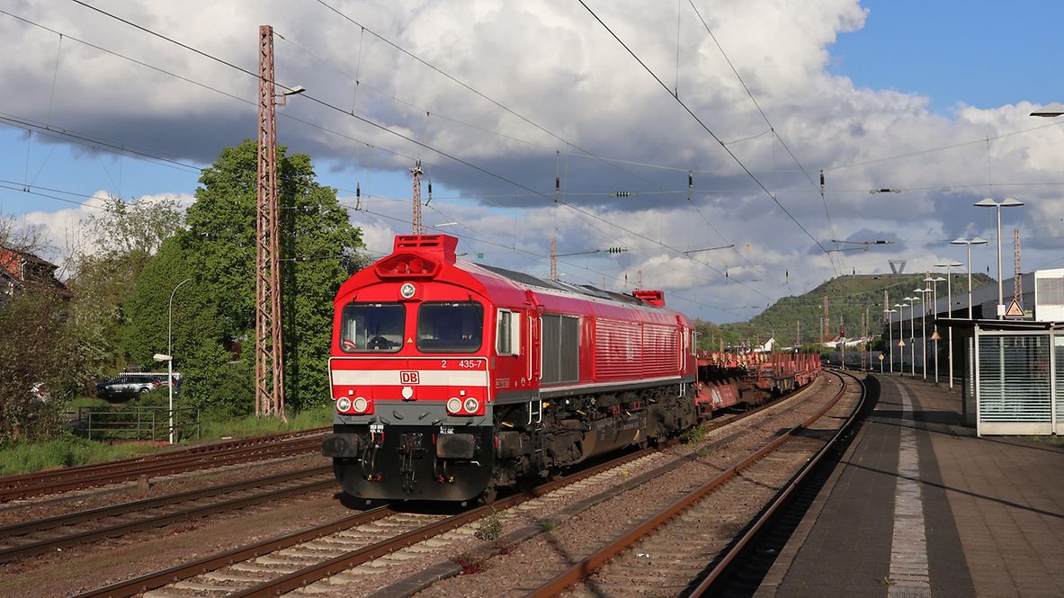 Front view of a CL 77 locomotive in traffic red