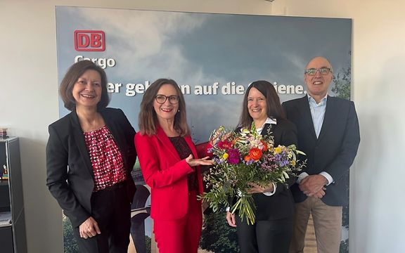 Gruppenfoto mit Tanja Fuchs und Vorstandsmitgliedern