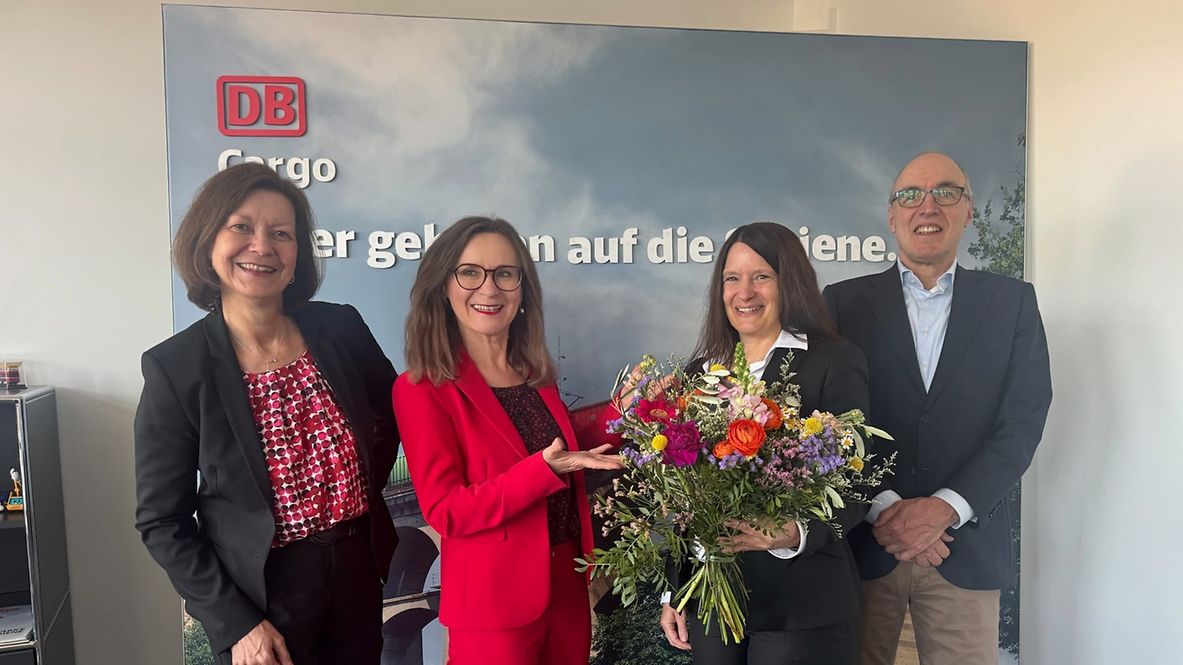 Gruppenfoto mit Tanja Fuchs und Vorstandsmitgliedern