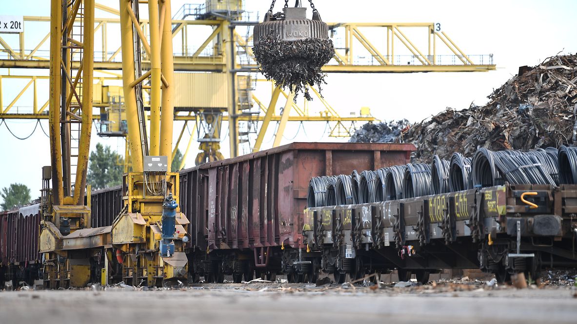 Srap loading at Badische Stahlwerke GmbH