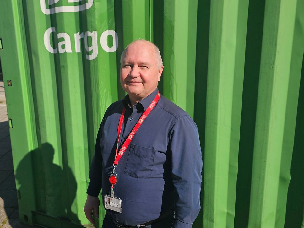 Frank Hofmann in front of the green container
