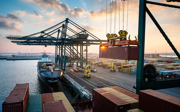 Hafen Antwerpen - Umschlag Container
