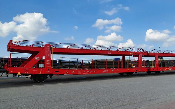 A Laaeffrs 560.4 car carrier wagon