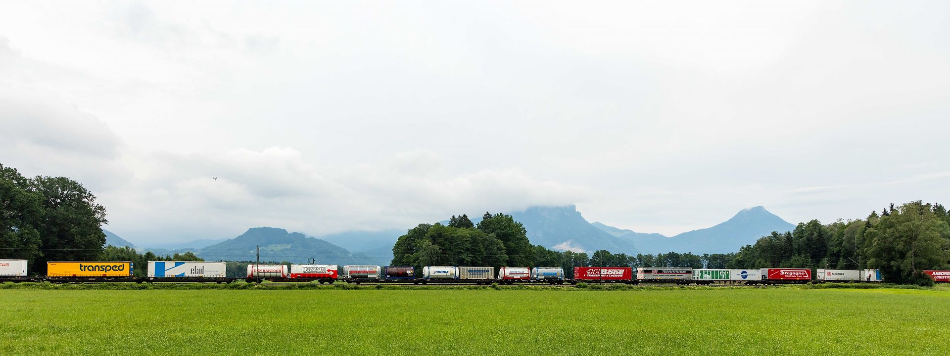 Langer Zug im Kombinierten Verkehr