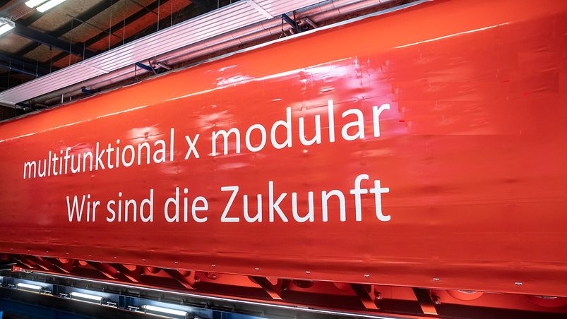 Unser erster multifunktionaler und modularer Güterwagen mit Aufbau für die Zellstoff- und Papierindustrie