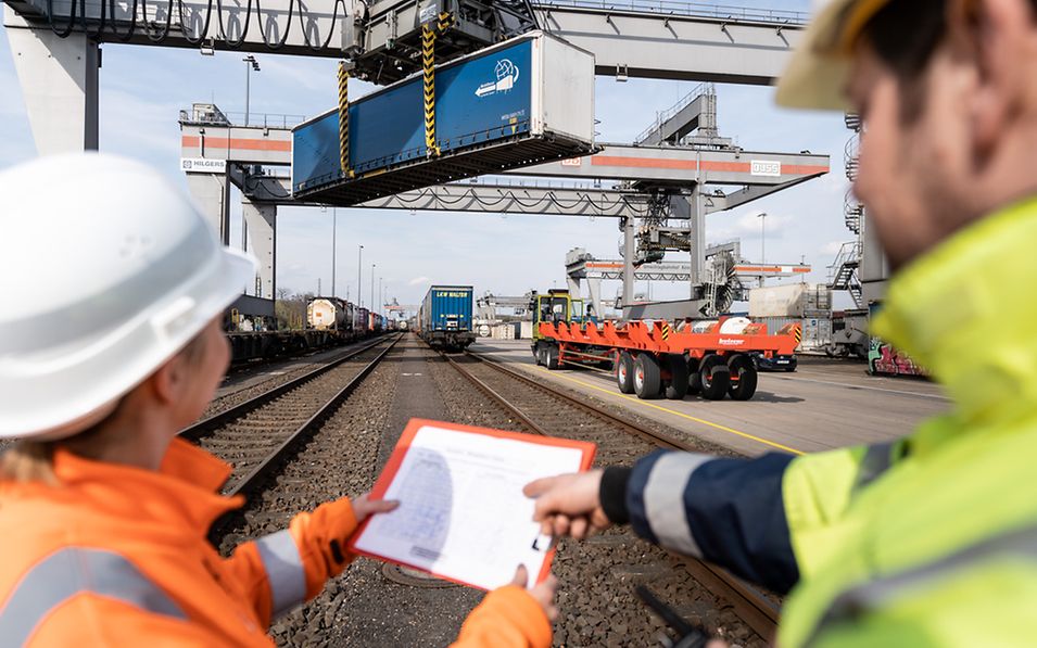 Verladung eines Containers