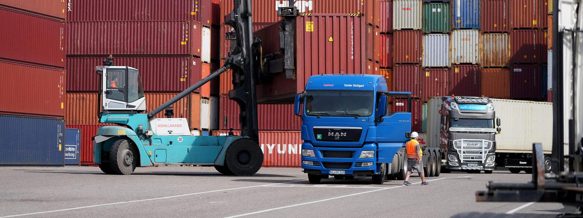 DB IS container trading, trucks and forklift operators 