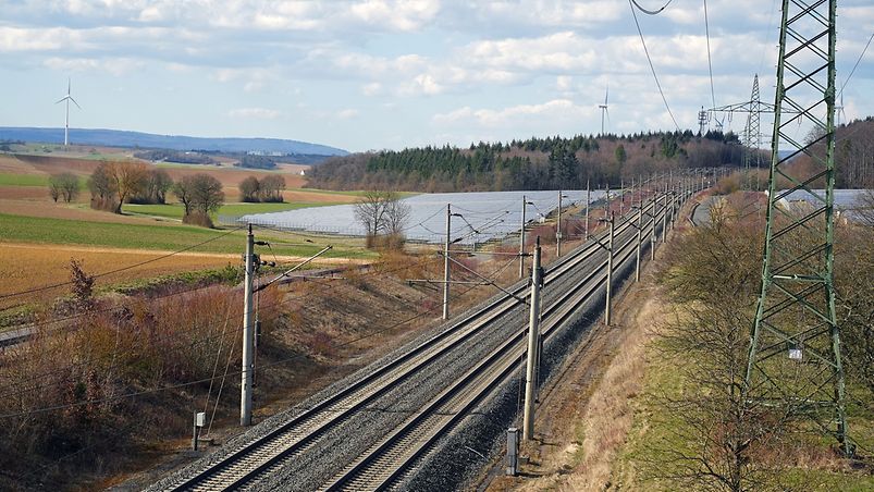 Gleisstrecke in Landschaft - SFS Fulda-Würzburg