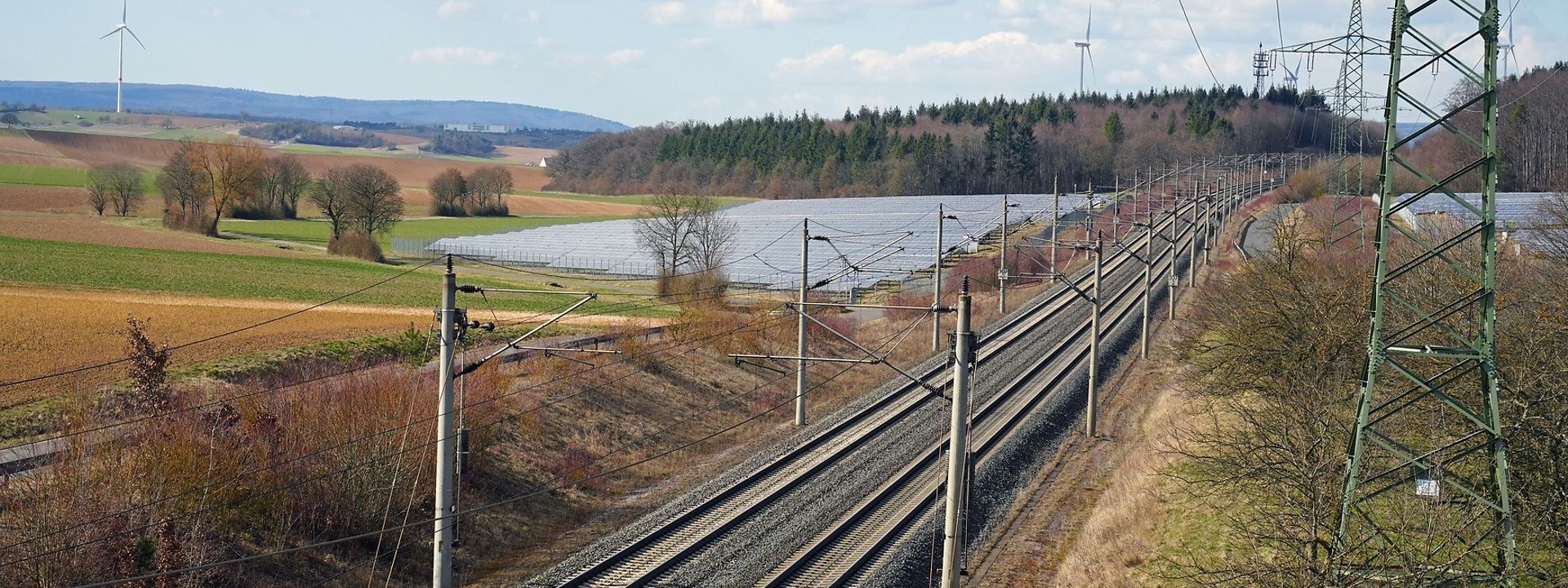 Gleisstrecke in Landschaft - SFS Fulda-Würzburg